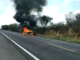 Carro pega fogo na BR-135 em Formosa do Rio Preto