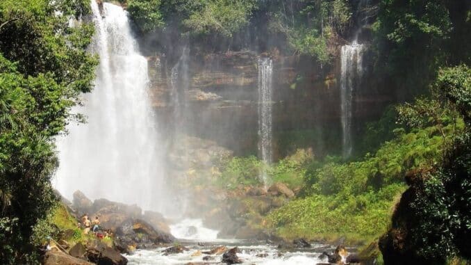 Cachoeira do Acaba Vida, Folha de São Paulo, Destinos imperdíveis, cachoeiras