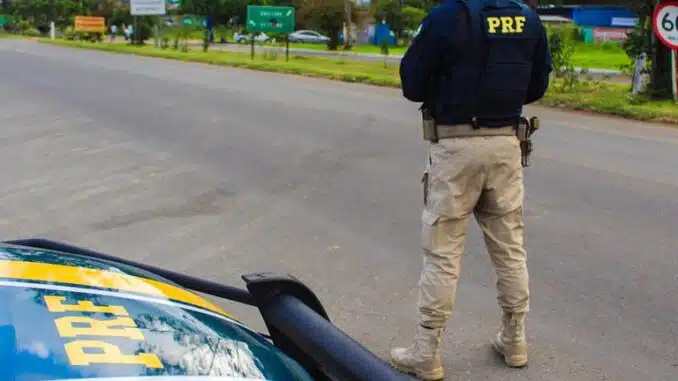 homem detido em Riachão das Neves, motocicleta furtada, Polícia Rodoviária Federal, Riachão das Neves