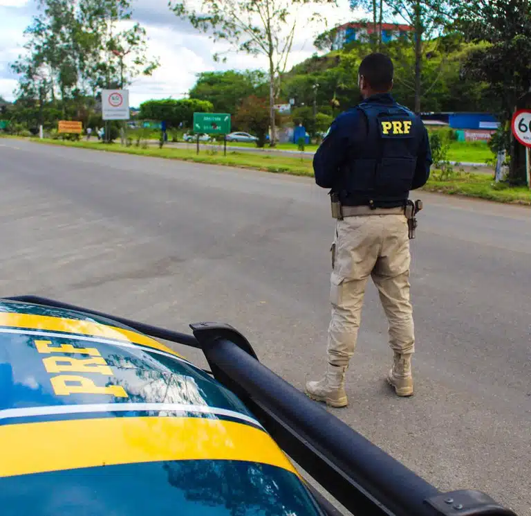 homem detido em Riachão das Neves, motocicleta furtada, Polícia Rodoviária Federal, Riachão das Neves