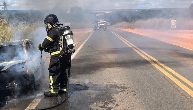 bombeiros, incêndio, br-135, barreiras, bahia