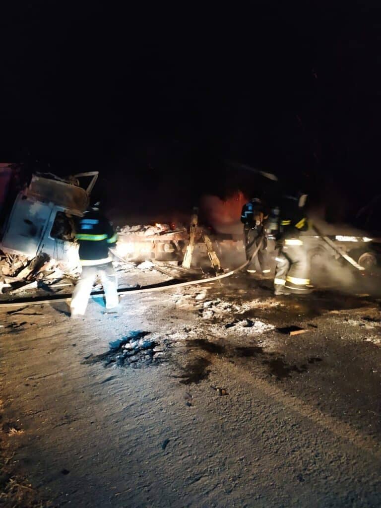 BR-242, Serra da Piragiba, Javi, Muquém do São Francisco, Bahia, Acidente, Incêndio, Fogo, Corpo de Bombeiros, Acidente com vítimas