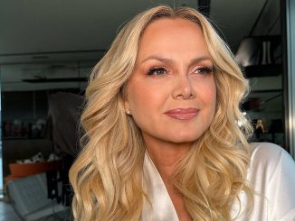 Imagem mostra uma mulher com cabelos loiros, a apresentadora Eliana, que deixa o SBT