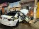 Foto mostra carro destruído após bater em poste de iluminação pública em Barreiras, na Bahia
