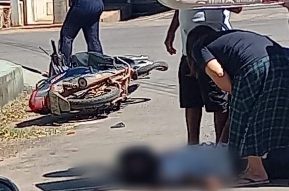 Acidente no cruzamento da Rua David Bueno com a Rua Assembleia de Deus no bairro Vila Dulce em Barreiras, deixa motociclista de 39 anos morto