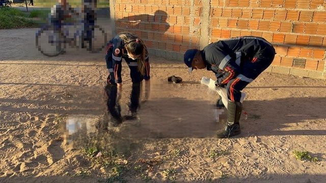 Corpo de homem sem identificação foi encontrado no bairro Jardim das Oliveiras em Luís Eduardo Magalhães, na Bahia com 21 perfuração de arma branca.