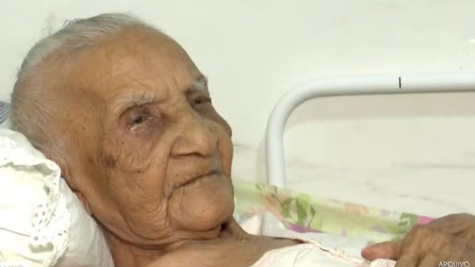 Maria Gomes dos Reis, de Bom Jesus da Lapa, na Bahia, falece aos 123 anos, sendo possivelmente a pessoa mais velha do mundo.