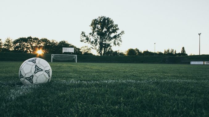 Veja 7 ideias de presentes para apaixonados por futebol, especialmente quando a pessoa é um verdadeiro fã do esporte.