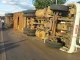 Acidente, BR-242, Barreiras, Bahia, Carga Viva, bois na pista, tombamento, ferido