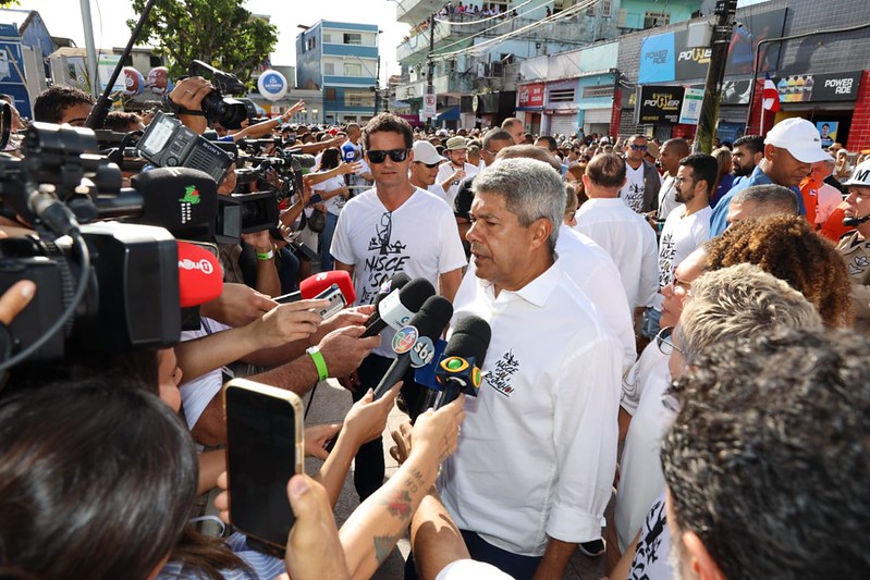 Jeronimo Rodrigues fala sobre a importância da Independência da Bahia antes de acompanhar desfile