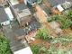 Deslizamento de terra em Salvador, Bahia, deixa uma pessoa morta e outras soterradas