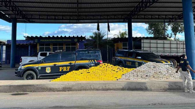 Apreensão de drogas na BR-242 em Barreiras, Polícia Rodoviária Federal, PRF, Apreensão de cocaína em Barreiras, Bahia