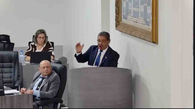 Vereador Antonio do Martins, o popular Antônio do Bode, de Formosa do Rio Preto chama ex-presidente da Câmara de assaltante