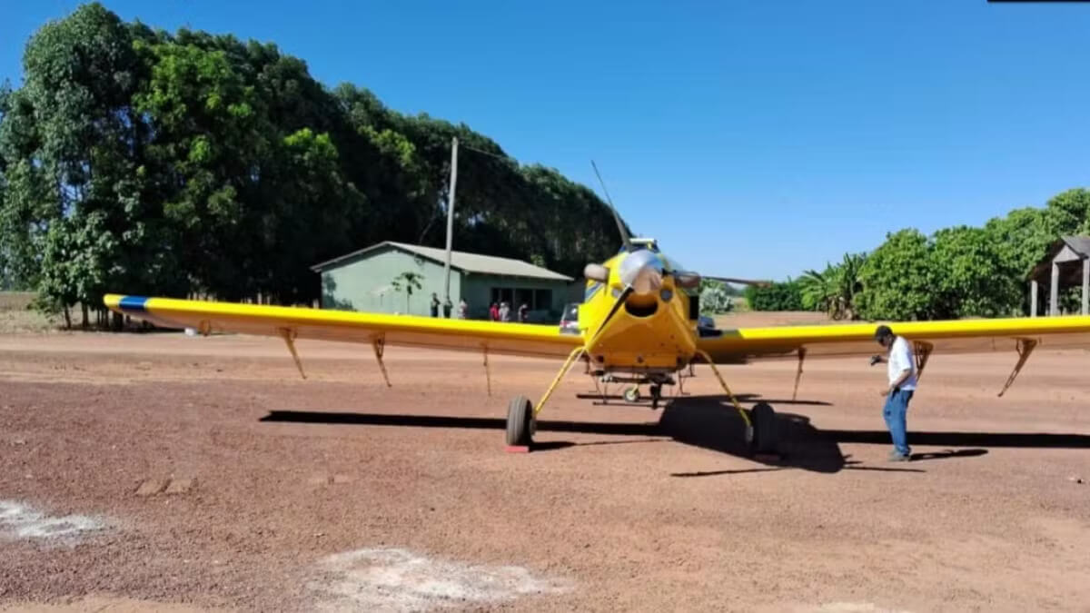 Avião agrícola colide com caminhonete e mata homem em MT