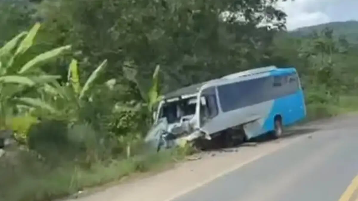 Colisão na BR-101 deixa quatro mortos perto de Mascote, na Bahia