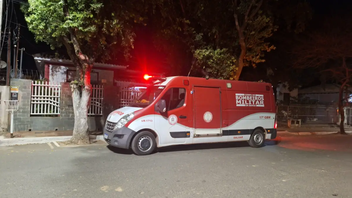 Bombeiros resgatam homem que caiu da Orla do Cais em Barreiras