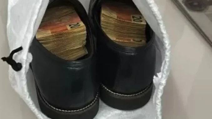 dinheiro-em-sapato Polícia Federal encontra maços de dinheiro em sapato de vereador