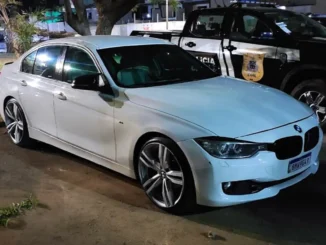 BMW roubado recuperado no povoado de Baraúna em Barreiras, na Bahia