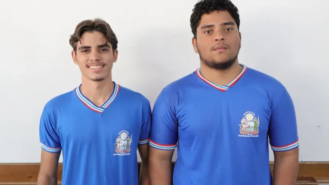 estudantes produzem tijolos ecológicos sustentáveis com plástico reciclado.