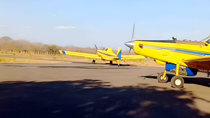 Aeronaves do Governo da Bahia combatem incêndios florestais em Formosa do Rio Preto, na Bahia