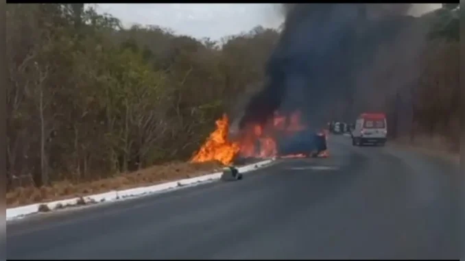 Batida entre carros na BA-463 em São Desidério deixa 5 feridos