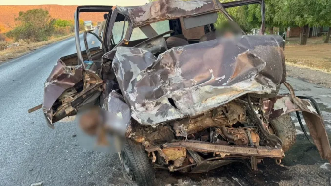 Acidente na BR-242 em Muquém do São Francisco, na Bahia, deixa dois mortos