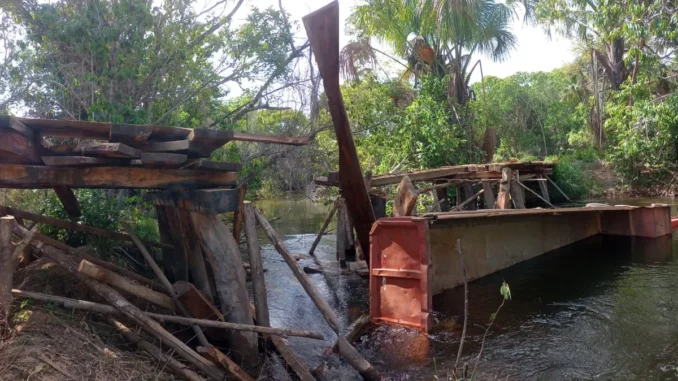 ponte desaba em Formosa do Rio Preto