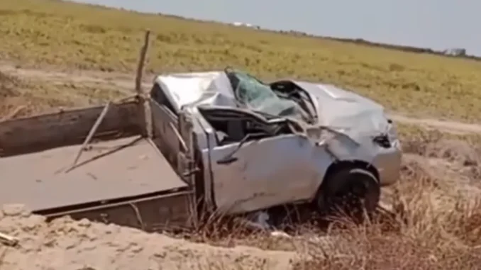 Caminhonete capotada em acidente em Luís Eduardo Magalhães, bahia