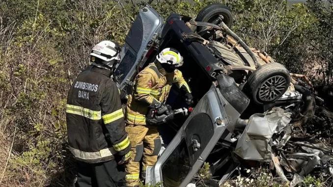 Batida entre dois carros na BR-349 deixa quatro mortos em Correntina, na Bahia