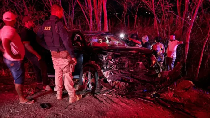 Colisão BR-135 Barreiras com vítima fatal e feridos