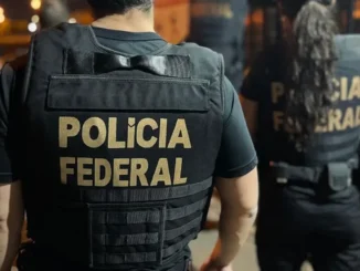 Polícia Federal afastou o prefeito de Riacho de Santana, Dr. João Vítor (PSD), e prendeu o prefeito de Wenceslau Guimarães, Gabriel de Parisio (MDB), durante a sétima fase da Operação Overclean.