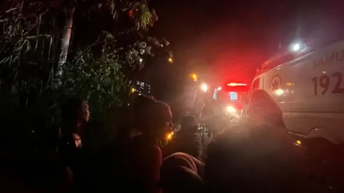Ônibus da Águia Branca tombado na BR-101 em Wenceslau Guimarães, Bahia, acidente com Ônibus da Águia Branca