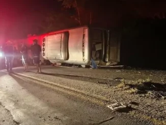 Acidente com 6onibus na BR-423 em Saloá, Pernambuco