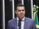 Polícia Federal (PF) aborda o deputado Dal Barreto no aeroporto de Salvador e apreende celular na 6ª fase da Operação Overclean