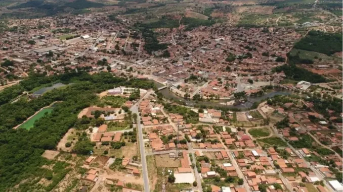 Polícia prende dupla suspeita de aplicar golpes em bancos na Bahia