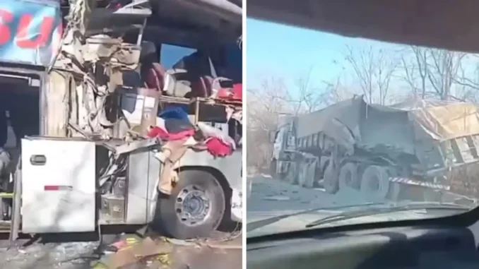 Acidente com ônibus Real Sul na BR-135 em Riachão das Neves, na Bahia
