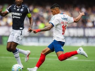 Bahia x Remo Campeonato Brasileiro jogador do Bahia finaliza durante derrota por 4 a 1 no Mangueirão