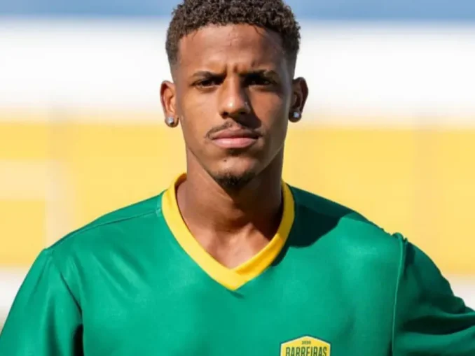 Filho do cantor Flavinho, do Pagod’art, assina contrato com o Barreiras Futebol Clube